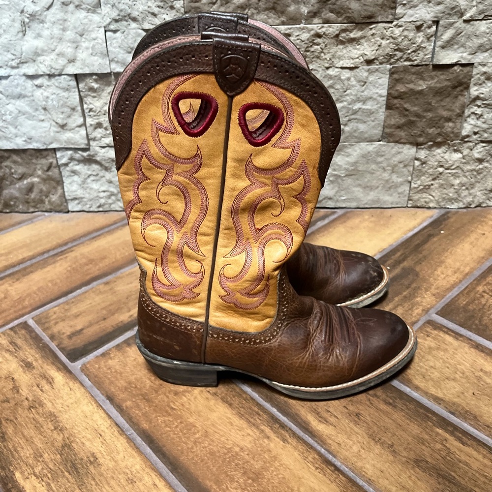 Ariat ladies western boots. Worn once!